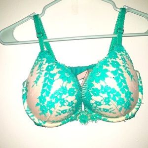 Victoria’s Secret Green Lace Embellished pushupbra